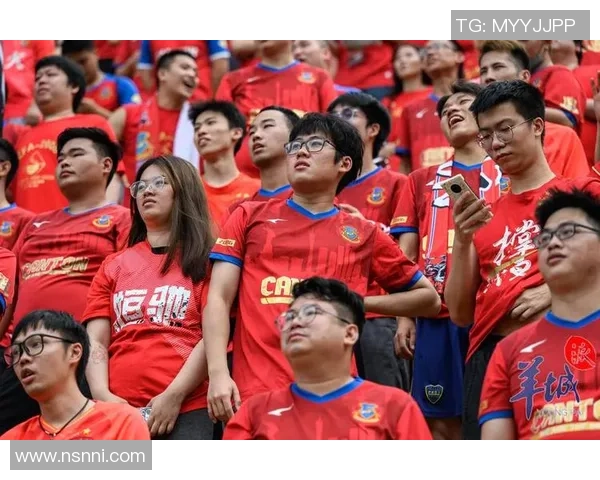 中国足球队今日迎战强敌全力争胜期待球迷热情支持与精彩表现