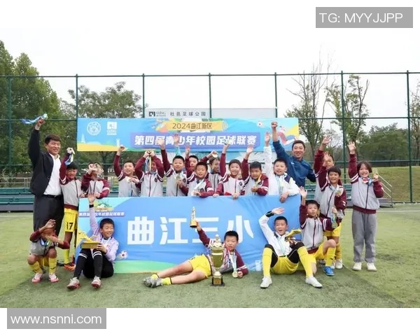 杨敏专访：从绿茵场到人生舞台的足球旅程回顾与展望